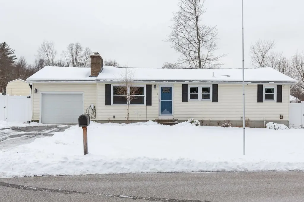 9 Pleasant View Drive Hooksett NH 03106