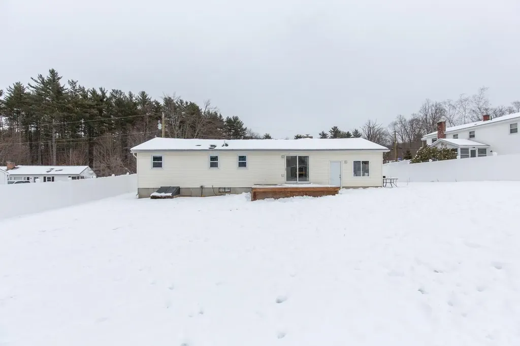 9 Pleasant View Drive Hooksett NH 03106