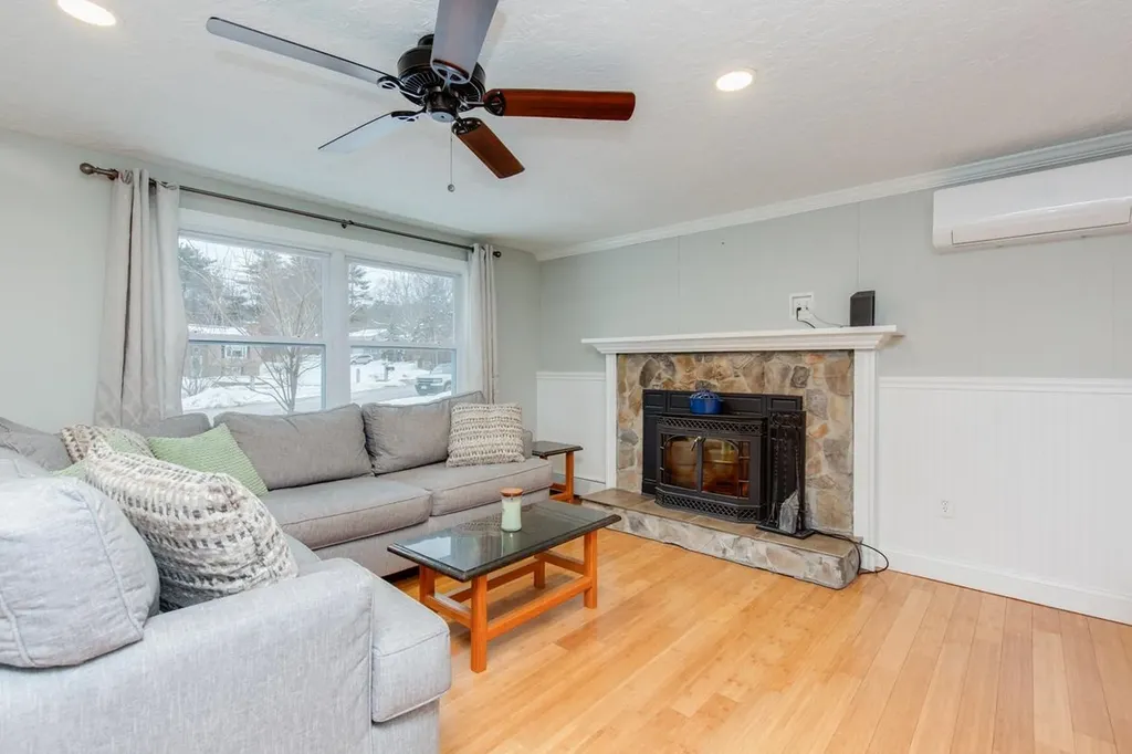 9 Pleasant View Drive Hooksett NH 03106