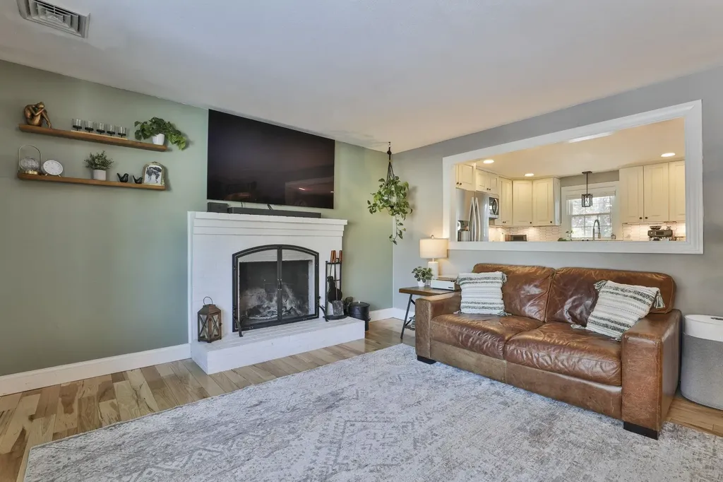 26 Sunapee Street Nashua NH 03063