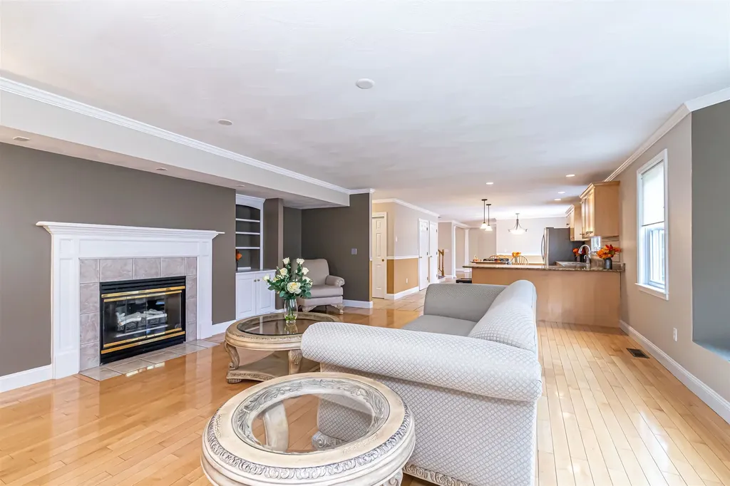 11 Lojko Drive Nashua NH 03062