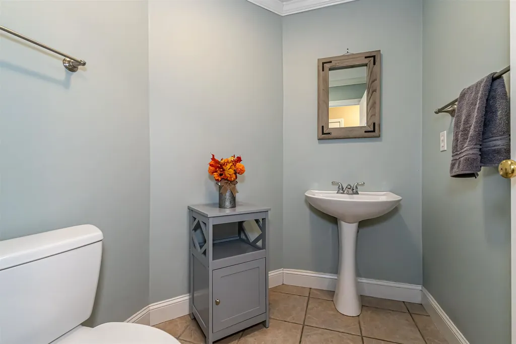 11 Lojko Drive Nashua NH 03062