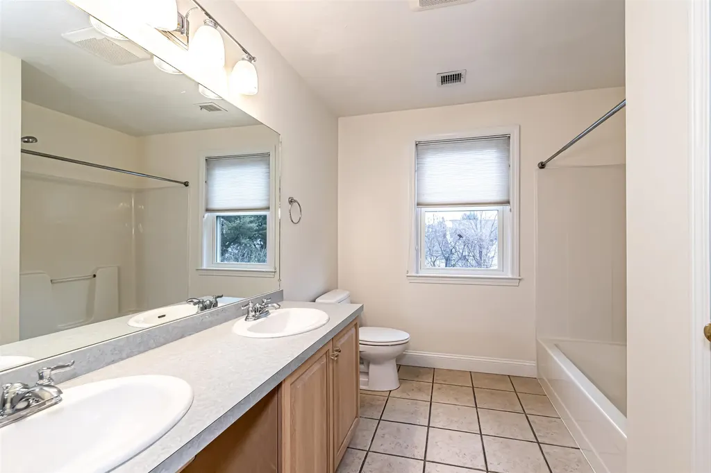 11 Lojko Drive Nashua NH 03062