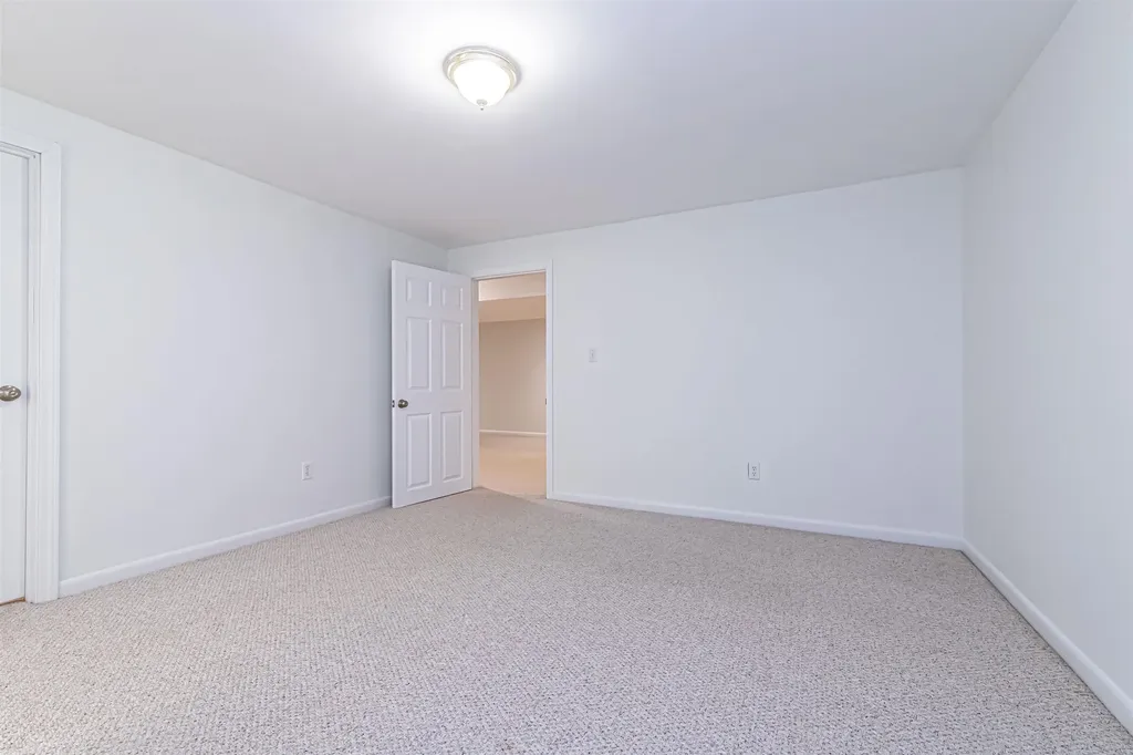 11 Lojko Drive Nashua NH 03062