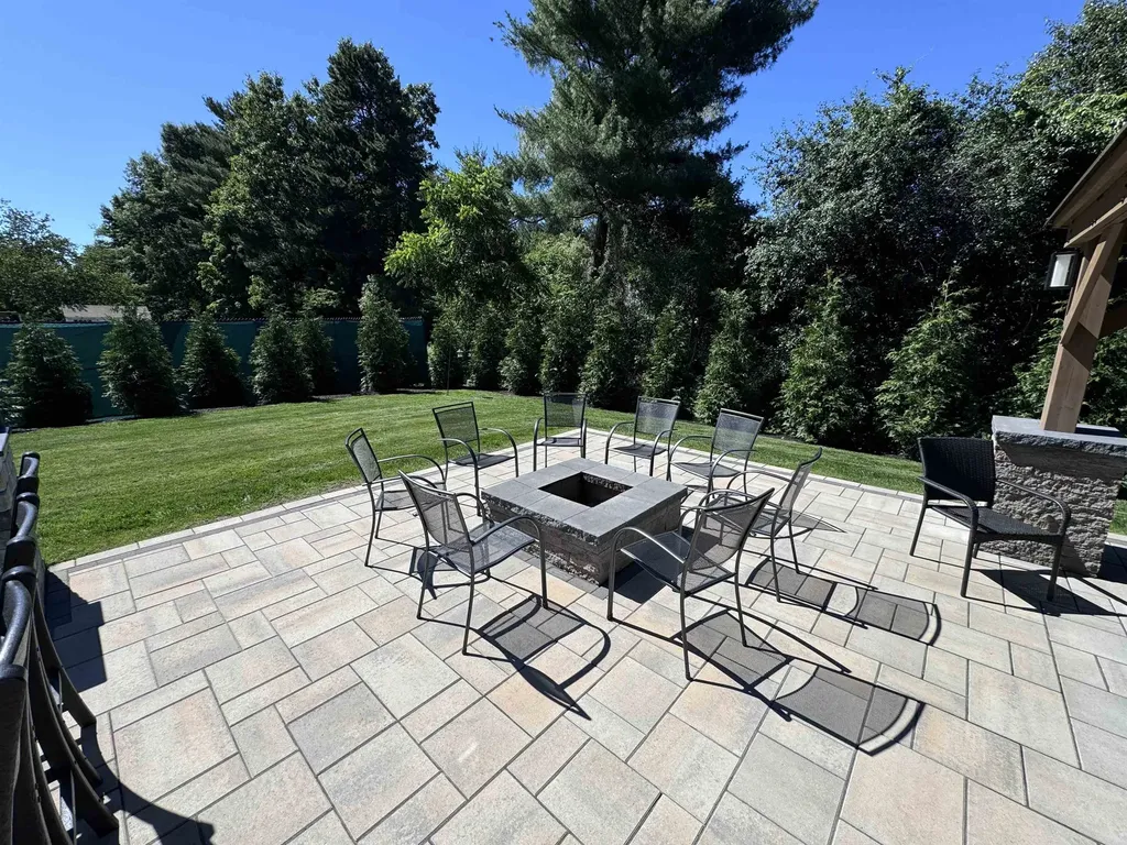 11 Lojko Drive Nashua NH 03062