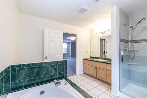 11 Lojko Drive Nashua NH 03062