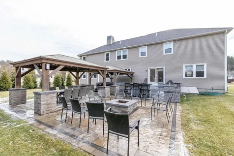 11 Lojko Drive Nashua NH 03062