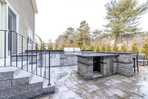 11 Lojko Drive Nashua NH 03062