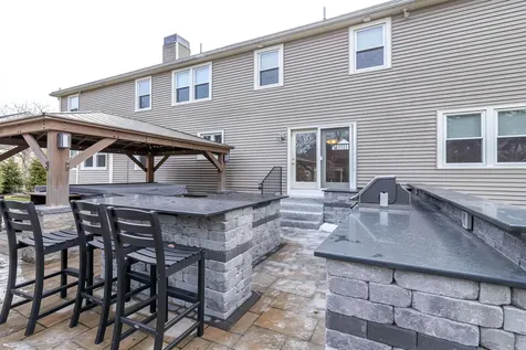 11 Lojko Drive Nashua NH 03062