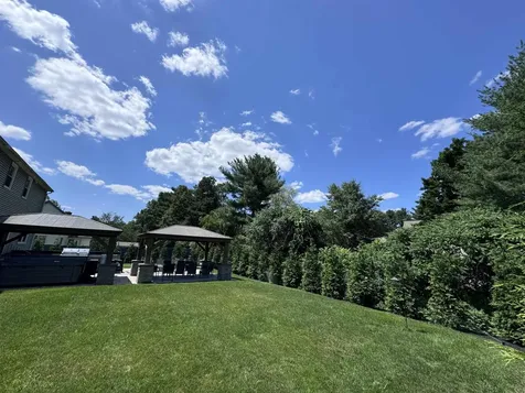 11 Lojko Drive Nashua NH 03062