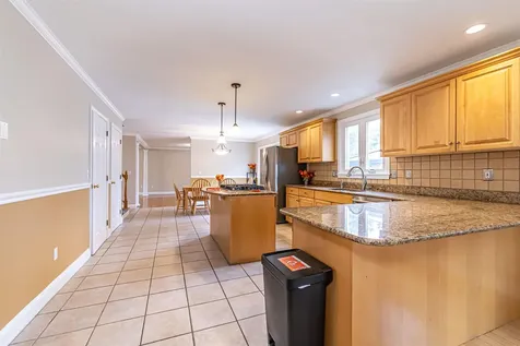 11 Lojko Drive Nashua NH 03062