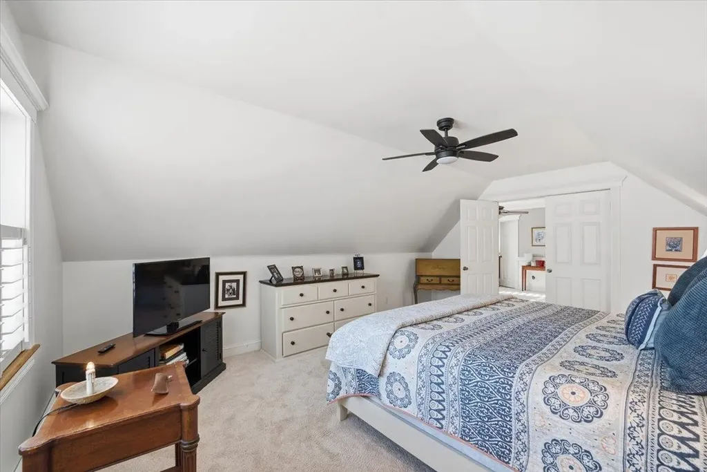 60 Holiday Point Road North Hero VT 05474