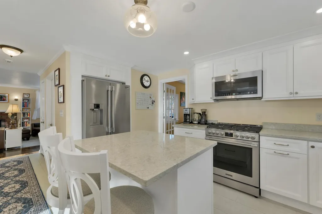 9 Barkland Drive Derry NH 03038