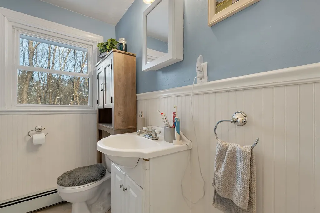 9 Barkland Drive Derry NH 03038