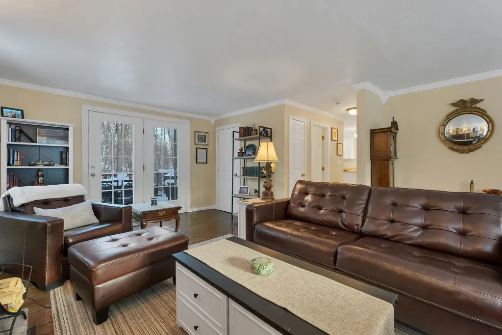 9 Barkland Drive Derry NH 03038