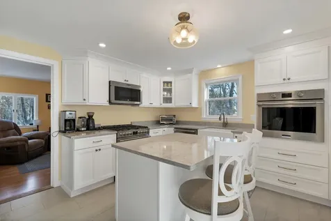 9 Barkland Drive Derry NH 03038