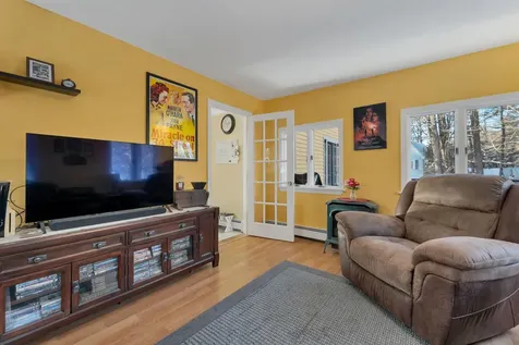 9 Barkland Drive Derry NH 03038