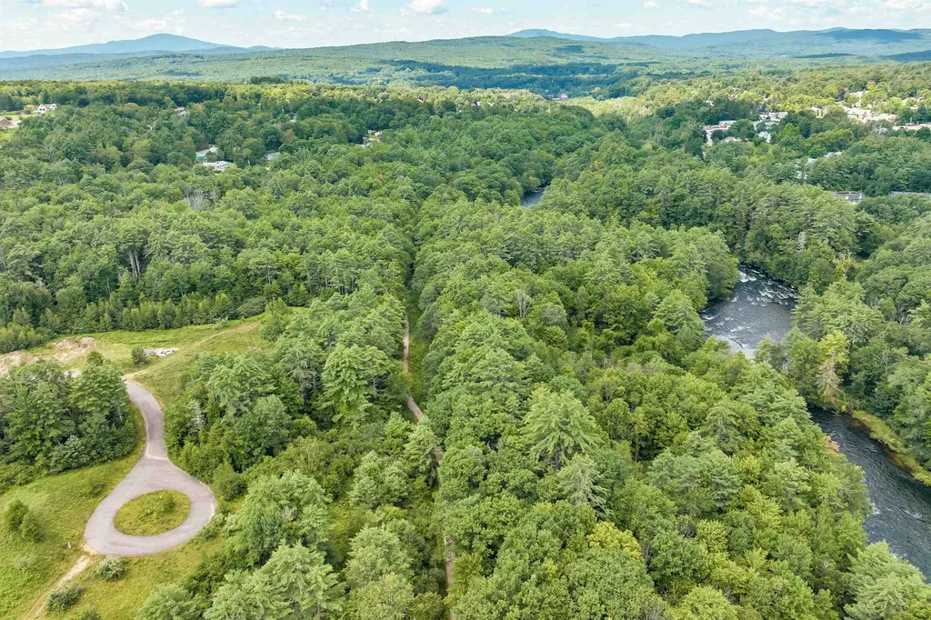 22 Stonehenge Circle Northfield NH 03276