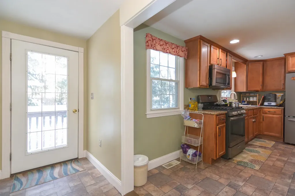 14 Millbrook Drive Nashua NH 03062