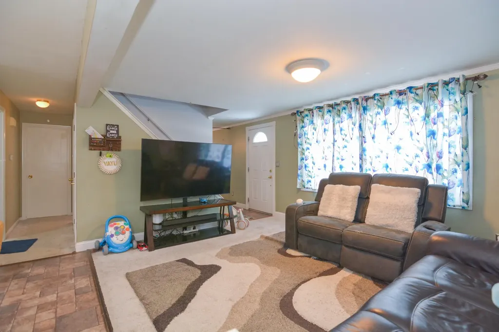 14 Millbrook Drive Nashua NH 03062