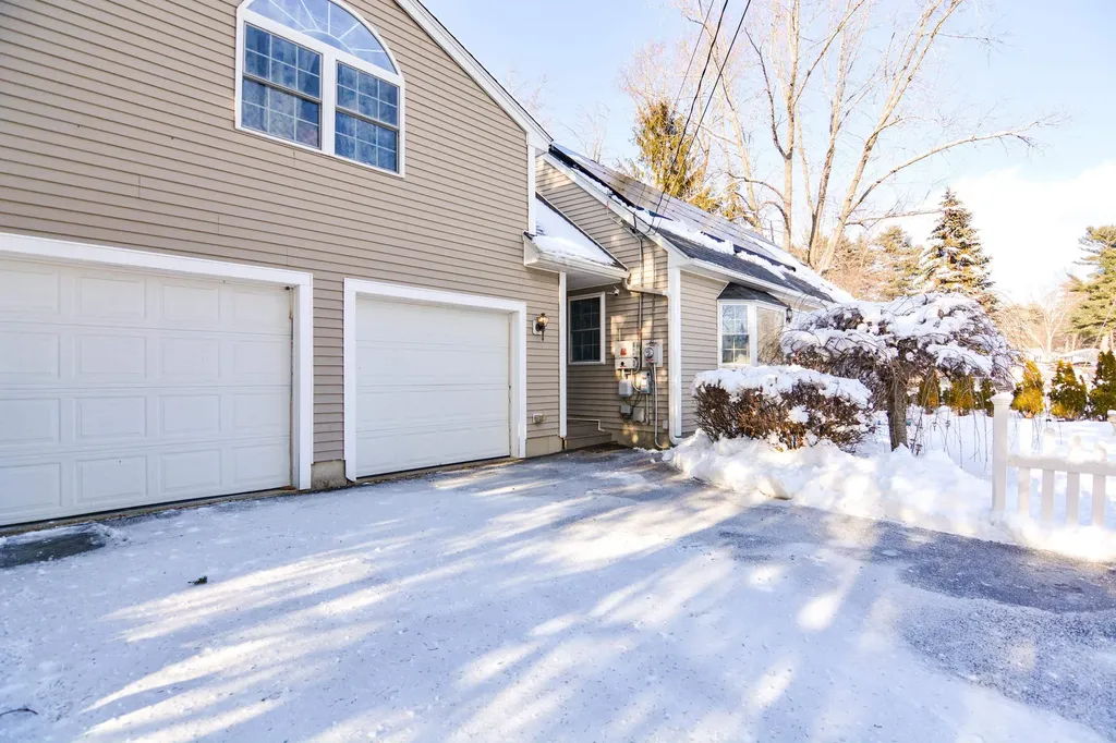 14 Millbrook Drive Nashua NH 03062
