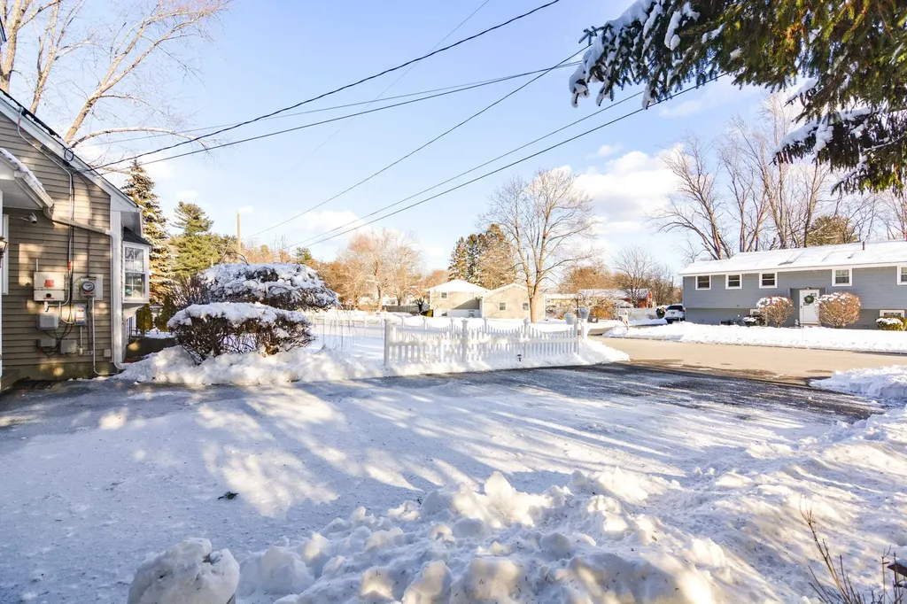 14 Millbrook Drive Nashua NH 03062