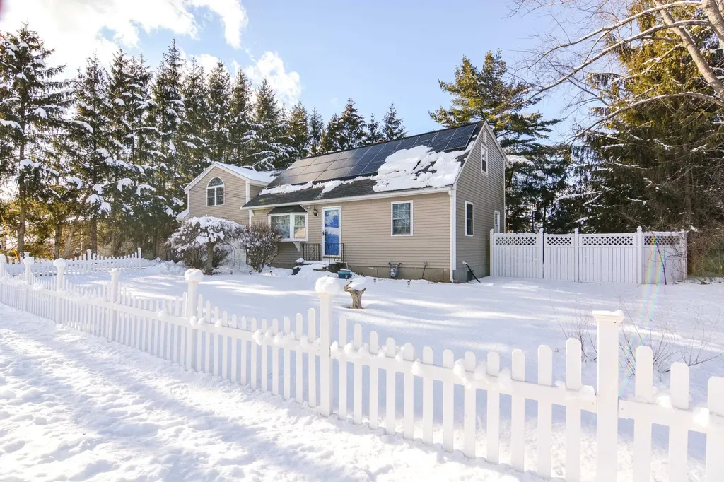 14 Millbrook Drive Nashua NH 03062