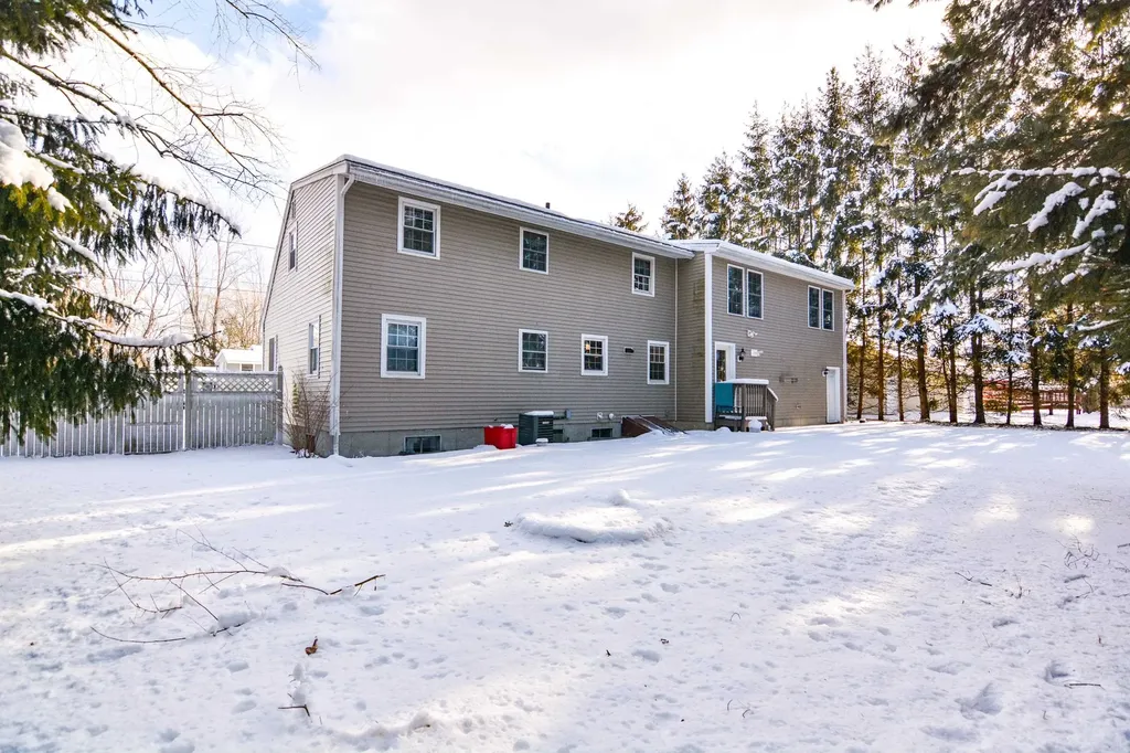 14 Millbrook Drive Nashua NH 03062