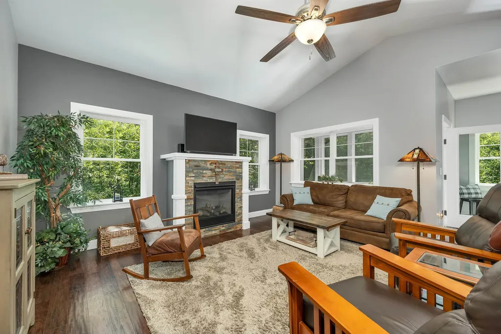 22 Stonehenge Circle Northfield NH 03276