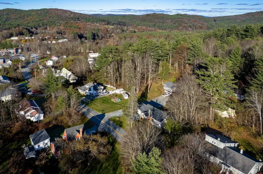 216 Quechee Hartland Road Hartford VT 05059