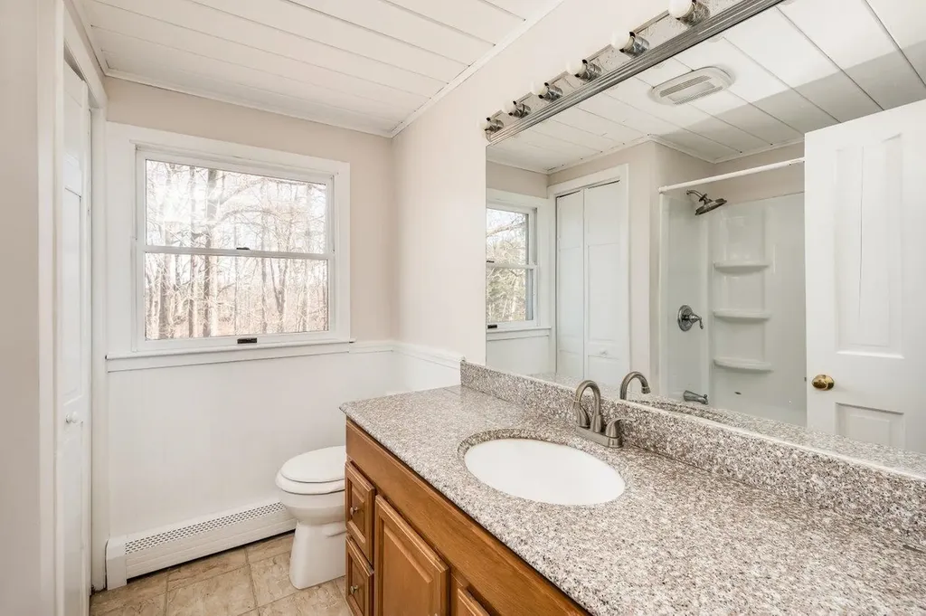 240 Amesbury Road Kensington NH 03833