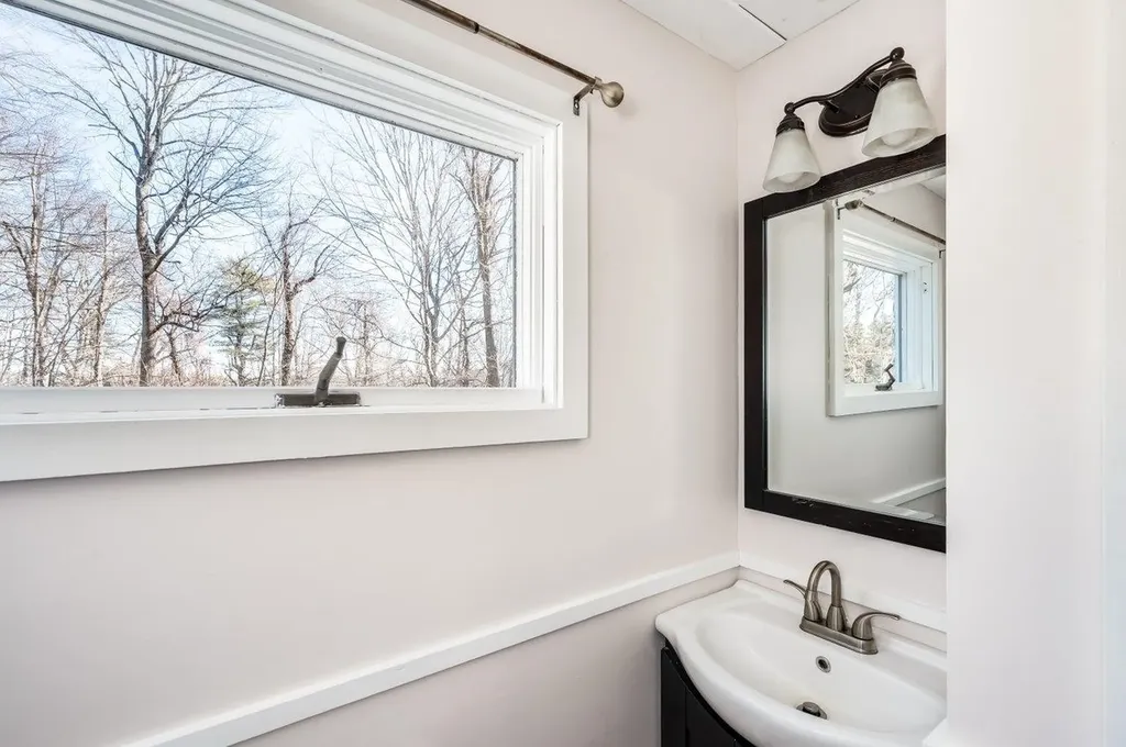 240 Amesbury Road Kensington NH 03833