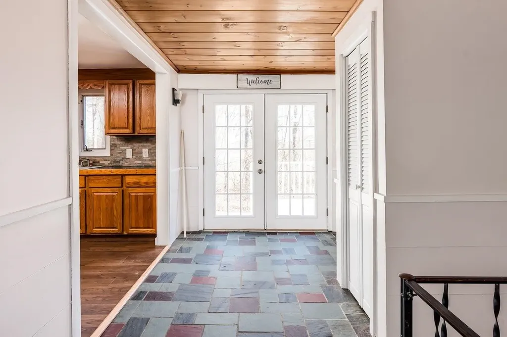 240 Amesbury Road Kensington NH 03833