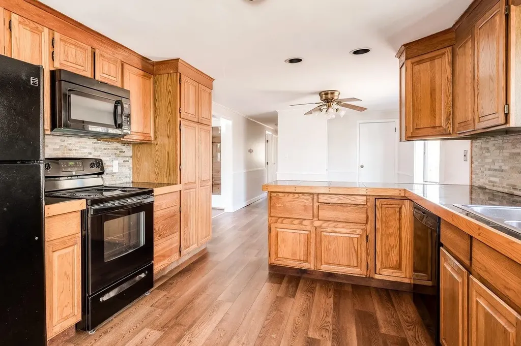 240 Amesbury Road Kensington NH 03833