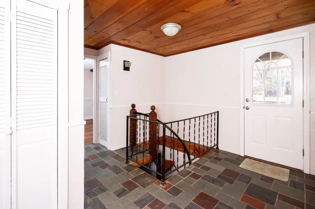 240 Amesbury Road Kensington NH 03833