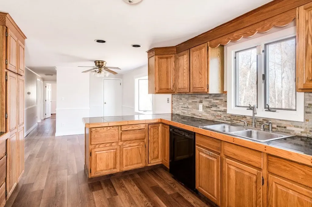 240 Amesbury Road Kensington NH 03833