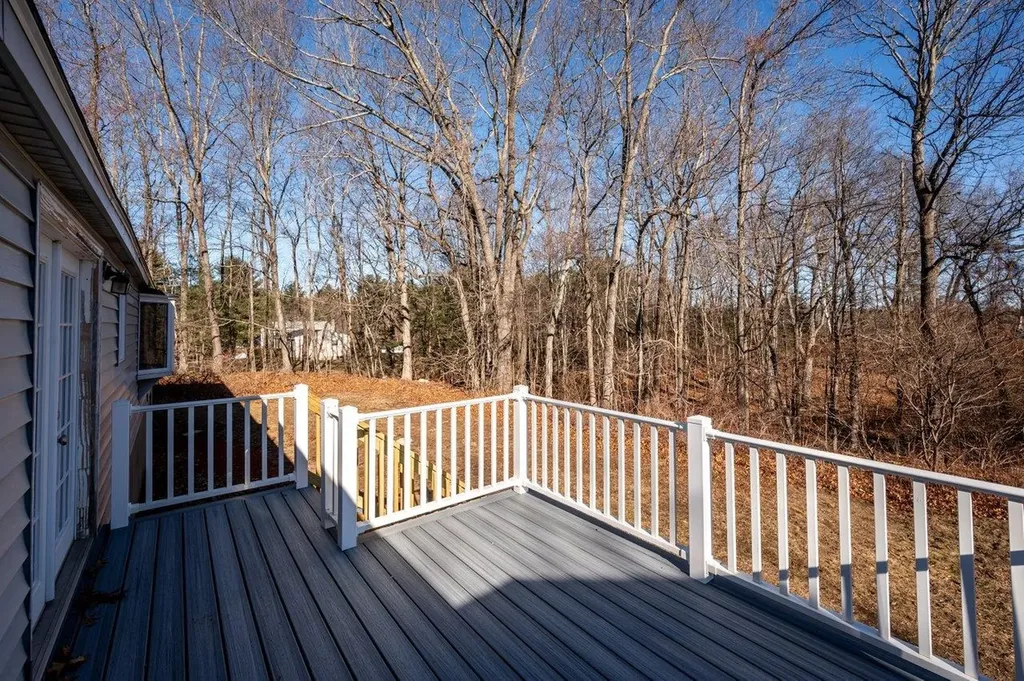 240 Amesbury Road Kensington NH 03833