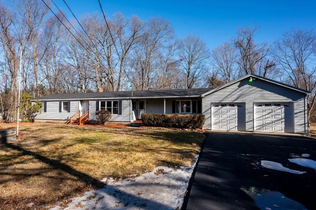 240 Amesbury Road Kensington NH 03833