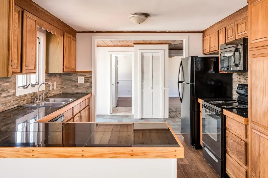 240 Amesbury Road Kensington NH 03833