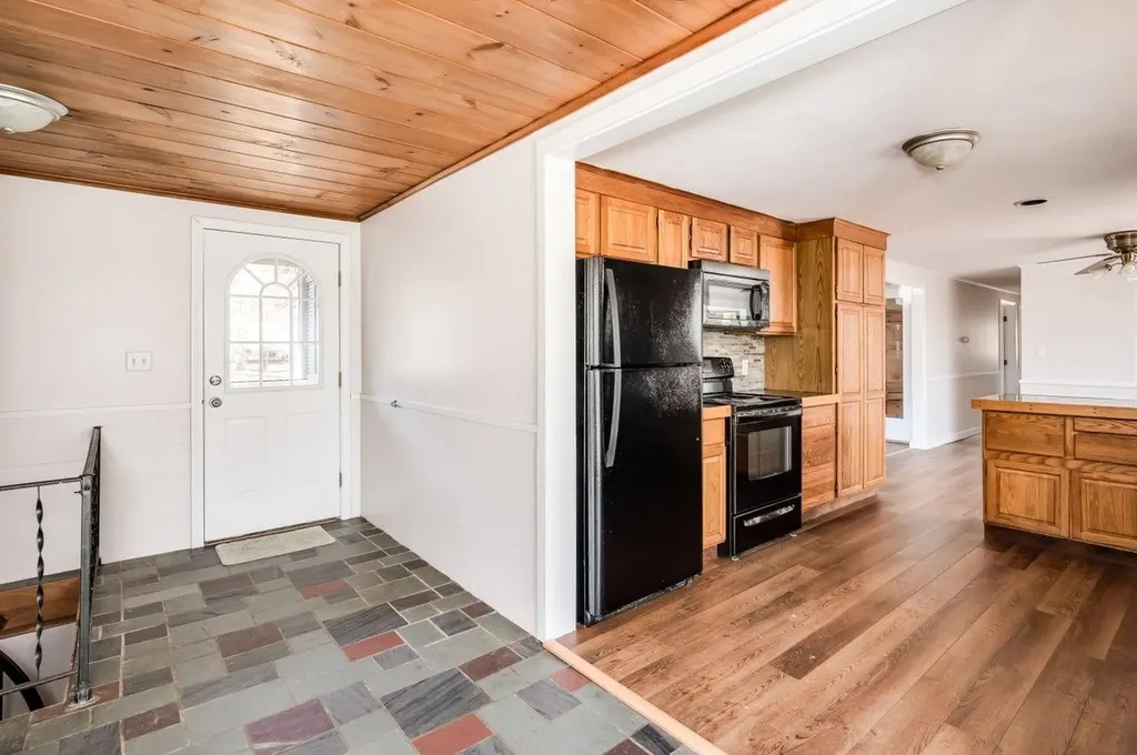 240 Amesbury Road Kensington NH 03833