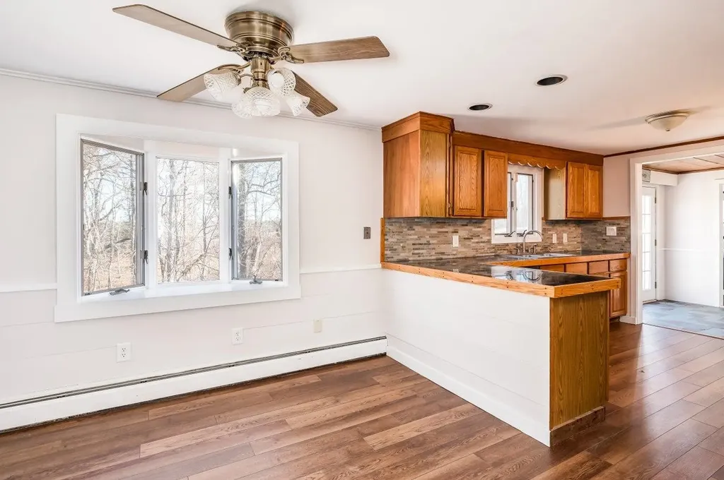 240 Amesbury Road Kensington NH 03833