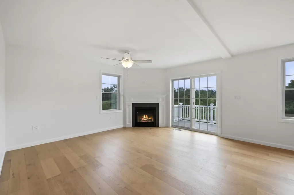 21 Crestview Way Raymond NH 03077