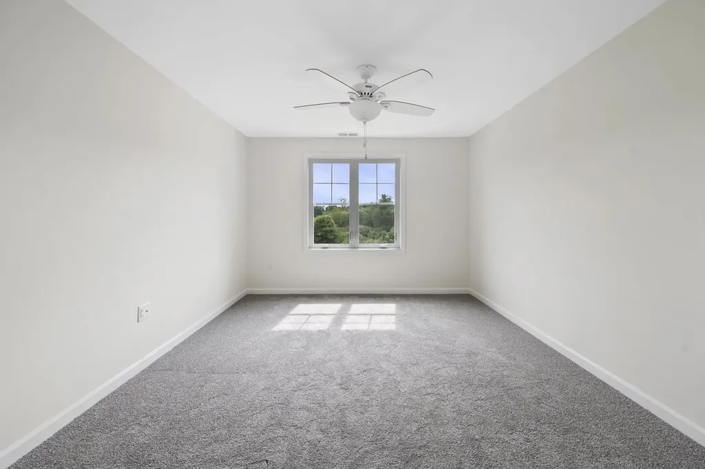 21 Crestview Way Raymond NH 03077