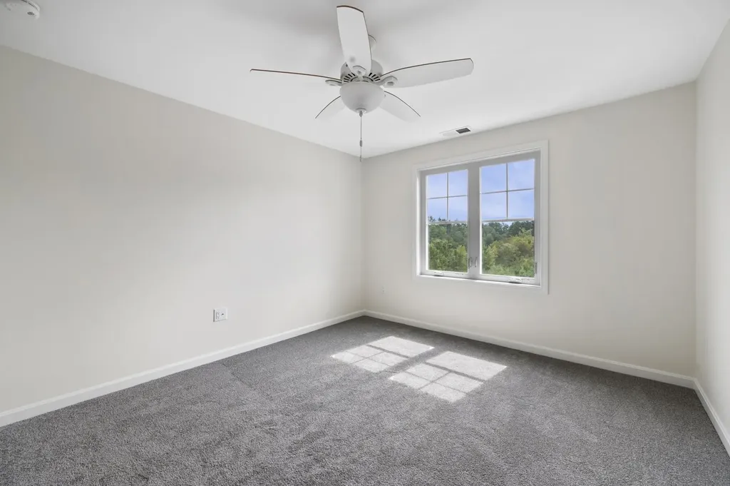 21 Crestview Way Raymond NH 03077