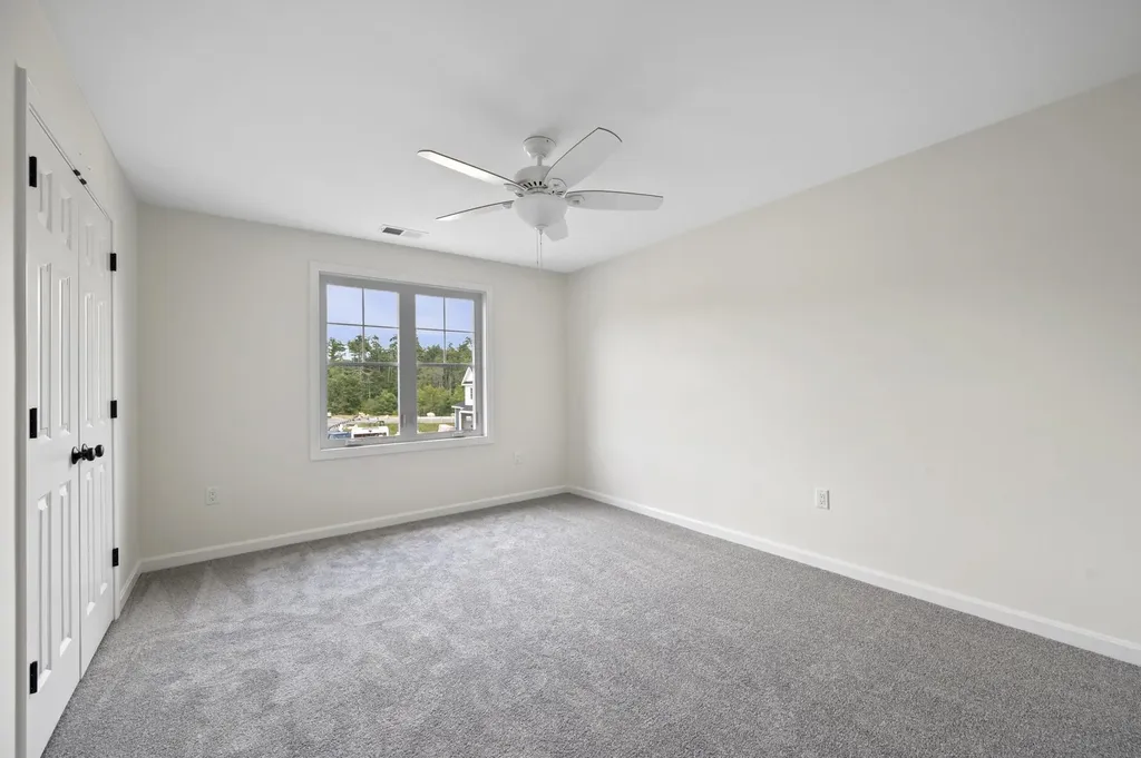 21 Crestview Way Raymond NH 03077