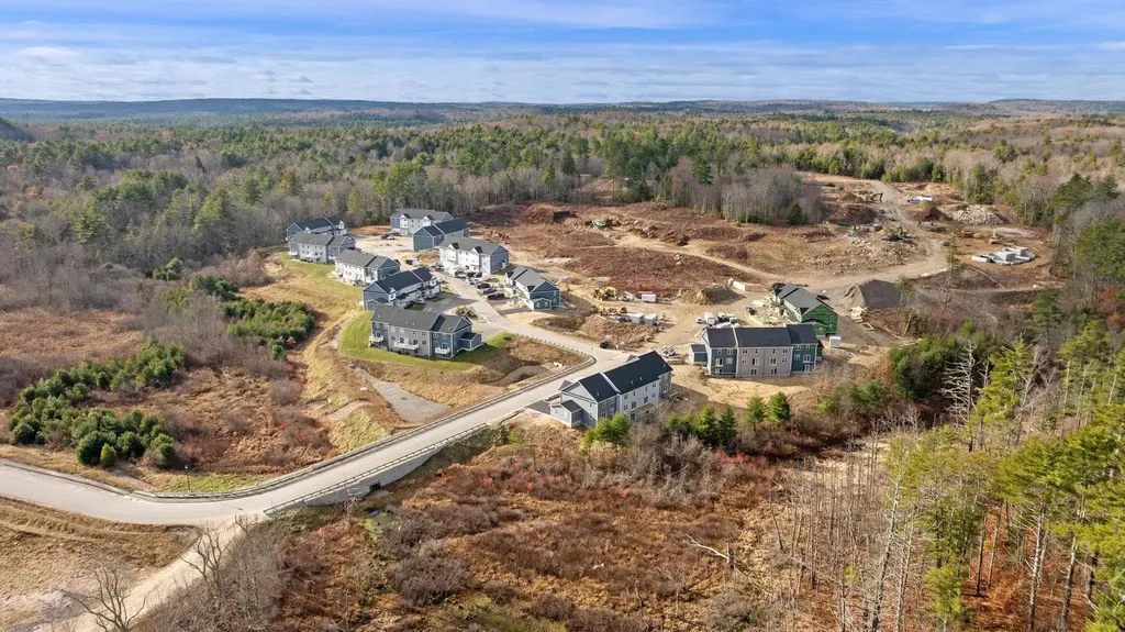 21 Crestview Way Raymond NH 03077