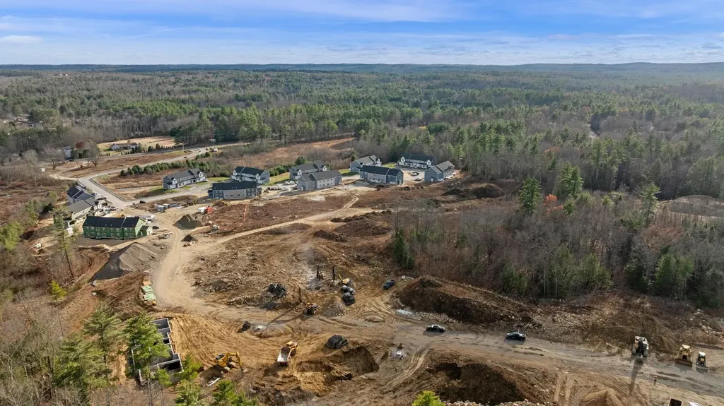 21 Crestview Way Raymond NH 03077