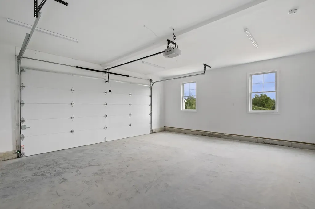 21 Crestview Way Raymond NH 03077