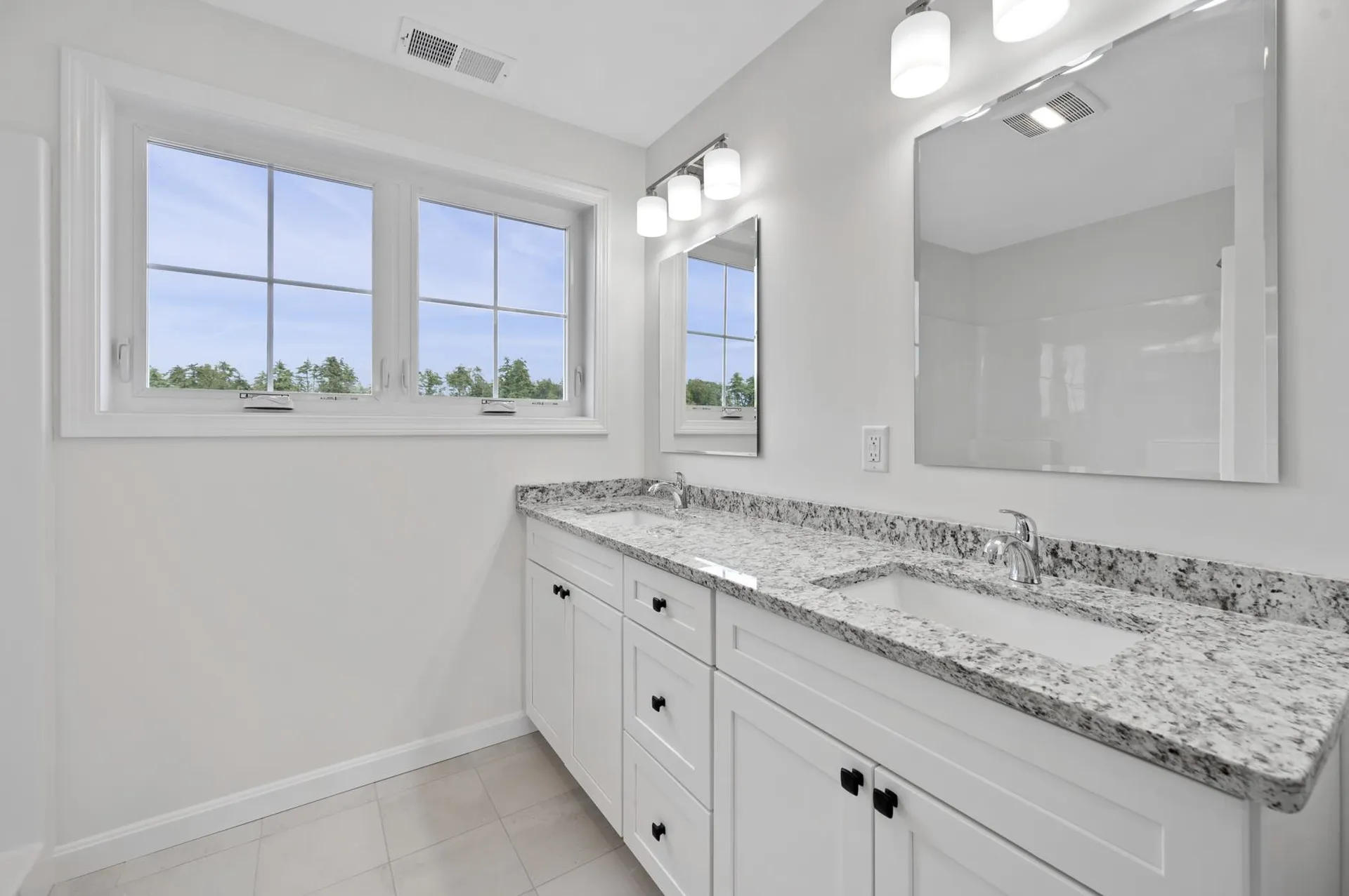 21 Crestview Way Raymond NH 03077