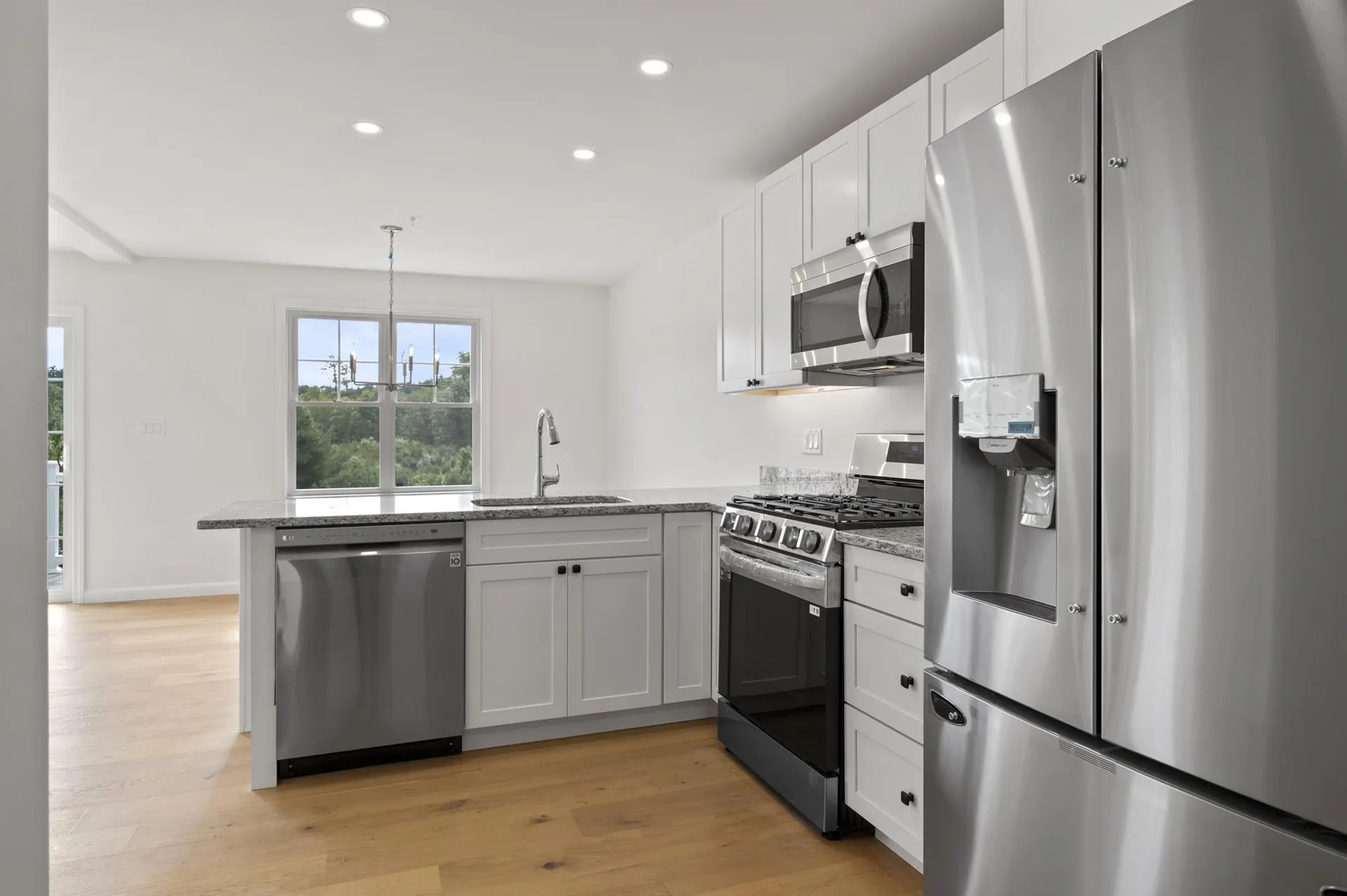 21 Crestview Way Raymond NH 03077